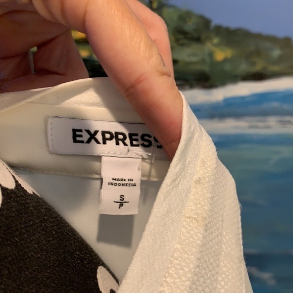 ⭐️Express, White V-Neck, Sheer Lace Sleeves, Like New, Size Small - Picture 7 of 9